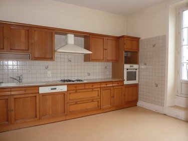 Location fonds et murs commerciaux Dinan 22100 Côtes-d'Armor 480 m2  2700 euros