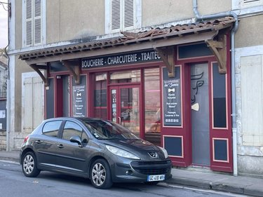 Immeuble a vendre Javerlhac et la Chapelle Saint Robert 24300 Dordogne 306 m2  203300 euros