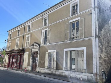 Immeuble a vendre Javerlhac et la Chapelle Saint Robert 24300 Dordogne 306 m2  203300 euros