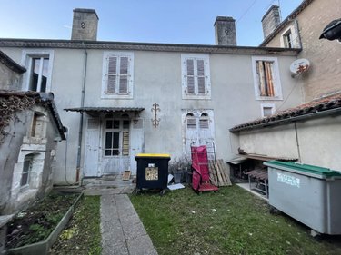 Immeuble a vendre Javerlhac et la Chapelle Saint Robert 24300 Dordogne 306 m2  203300 euros