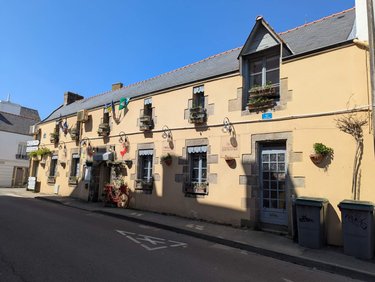 Fonds et murs commerciaux a vendre Douarnenez 29100 Finistère 144 m2  105000 euros