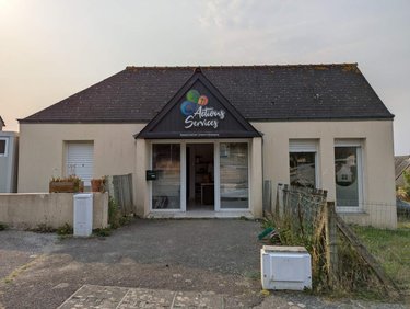 Fonds et murs commerciaux a vendre Douarnenez 29100 Finistère 57 m2  152250 euros
