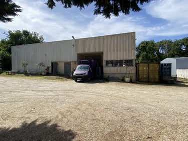 Fonds et murs commerciaux a vendre Combrit 29120 Finistère 900 m2  397100 euros