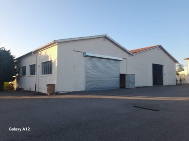 Fonds et murs commerciaux a vendre Auch 32000 Gers 720 m2  500000 euros