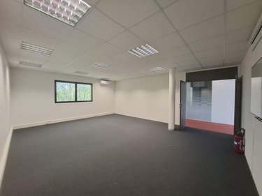 Fonds et murs commerciaux a vendre Rennes 35000 Ille-et-Vilaine 160 m2  396553 euros