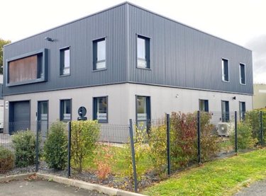 Location fonds et murs commerciaux Saint-Gilles 35590 Ille-et-Vilaine 200 m2  2900 euros