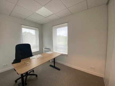 Location fonds et murs commerciaux Saint-Gilles 35590 Ille-et-Vilaine 200 m2  2900 euros