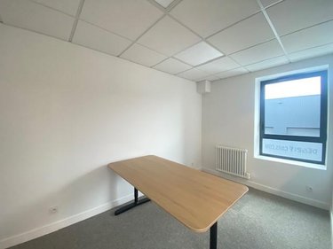 Location fonds et murs commerciaux Saint-Gilles 35590 Ille-et-Vilaine 200 m2  2900 euros