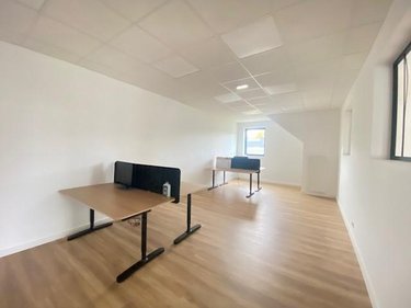 Location fonds et murs commerciaux Saint-Gilles 35590 Ille-et-Vilaine 200 m2  2900 euros