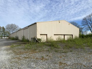 Fonds et murs commerciaux a vendre La Selle-en-Luitré 35133 Ille-et-Vilaine 1500 m2  363860 euros
