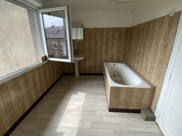 Fonds et murs commerciaux a vendre Fougères 35300 Ille-et-Vilaine 80 m2  135148 euros