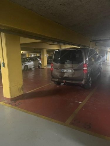 Location garage et parking Tours 37000 Indre-et-Loire  82 euros