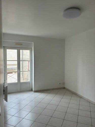 Location appartement Luynes 37230 Indre-et-Loire 39 m2 2 pièces 480 euros