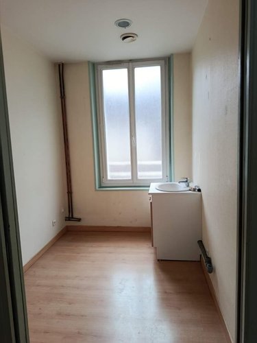 Location fonds et murs commerciaux Vendôme 41100 Loir-et-Cher 100 m2  800 euros