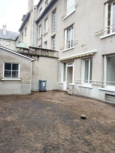 Location fonds et murs commerciaux Vendôme 41100 Loir-et-Cher 100 m2  800 euros
