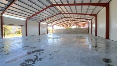 Fonds et murs commerciaux a vendre Montbrison 42600 Loire 800 m2  917000 euros