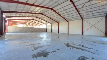 Fonds et murs commerciaux a vendre Montbrison 42600 Loire 800 m2  917000 euros