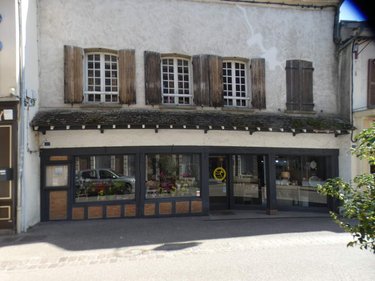 Immeuble a vendre Château-Renard 45220 Loiret 138 m2  99650 euros