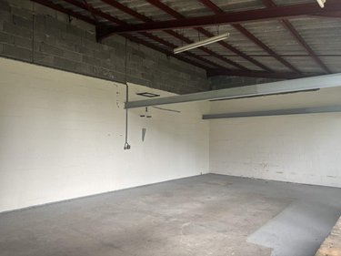 Garage et parking a vendre Lalbenque 46230 Lot  89680 euros