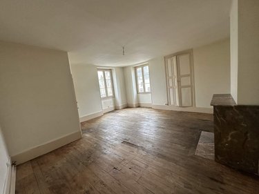 Immeuble a vendre Vernantes 49390 Maine-et-Loire 150 m2  105004 euros