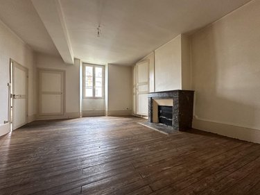 Immeuble a vendre Vernantes 49390 Maine-et-Loire 150 m2  105004 euros