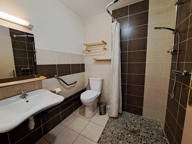 Fonds et murs commerciaux a vendre La Selle-Craonnaise 53800 Mayenne 733 m2  622800 euros