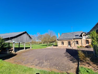 Fonds et murs commerciaux a vendre La Selle-Craonnaise 53800 Mayenne 733 m2  622800 euros