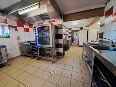 Fonds et murs commerciaux a vendre La Selle-Craonnaise 53800 Mayenne 733 m2  622800 euros