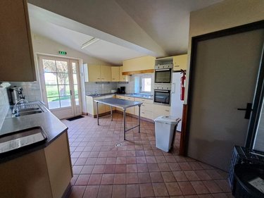 Fonds et murs commerciaux a vendre La Selle-Craonnaise 53800 Mayenne 733 m2  622800 euros