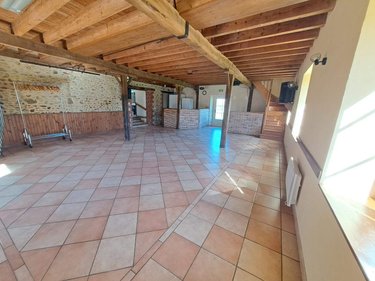 Fonds et murs commerciaux a vendre La Selle-Craonnaise 53800 Mayenne 733 m2  622800 euros