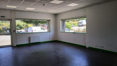 Location fonds et murs commerciaux La Gacilly 56200 Morbihan 73 m2  500 euros