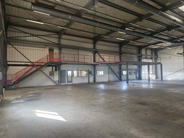 Location fonds et murs commerciaux Saint-Paterne-Racan 37370 Indre-et-Loire 1170 m2  5000 euros