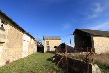 Maison a vendre Vouillé 86190 Vienne 200 m2  109000 euros