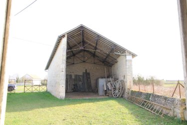 Maison a vendre Vouillé 86190 Vienne 200 m2  109000 euros