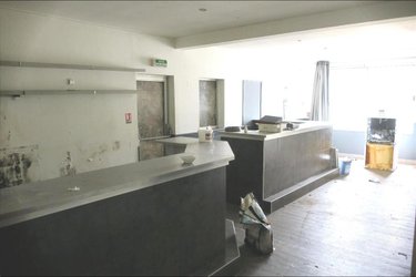 Fonds et murs commerciaux a vendre Bourges 18000 Cher 161 m2  116000 euros