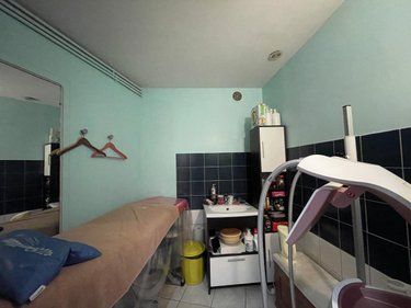 Fonds et murs commerciaux a vendre Lodève 34700 Hérault 68 m2  72080 euros