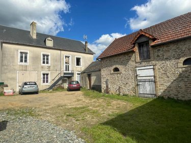 Immeuble a vendre Montfort-le-Gesnois 72450 Sarthe  172400 euros