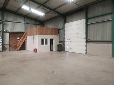 Location fonds et murs commerciaux Graincourt-lès-Havrincourt 62147 Pas-de-Calais 300 m2  1750 euros