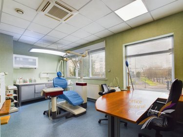 Fonds et murs commerciaux a vendre Maubeuge 59600 Nord 98 m2  363700 euros