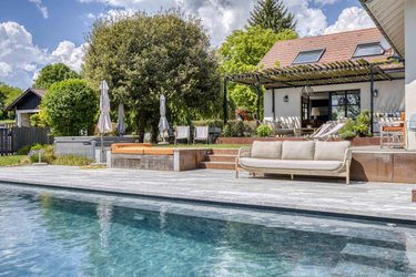 Maison a vendre Sauverny 01220 Ain 590 m2 8 pièces 1990000 euros