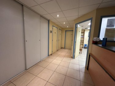Fonds et murs commerciaux a vendre Vannes 56000 Morbihan 88 m2  288050 euros