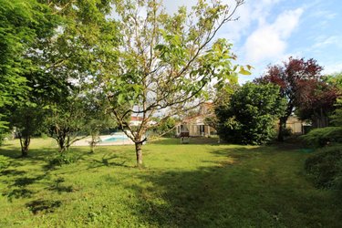 Maison a vendre Saintes 17100 Charente-Maritime 151 m2 8 pièces 209840 euros