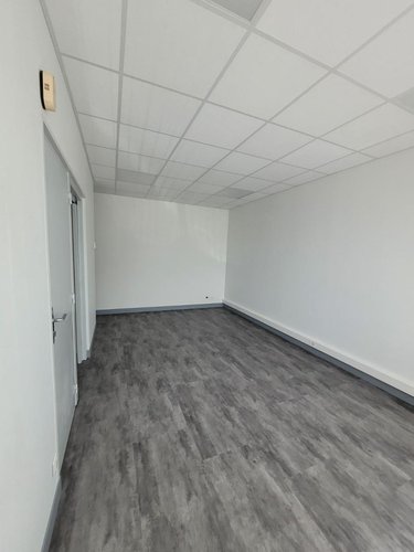 Location fonds et murs commerciaux Igoville 27460 Eure 29 m2  600 euros