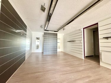 Location fonds et murs commerciaux Saint-Chély-d'Apcher 48200 Lozère 86 m2  660 euros