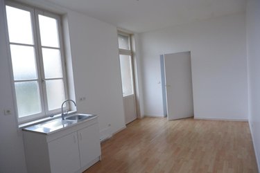 Location fonds et murs commerciaux Abbeville 80100 Somme 50 m2  715 euros