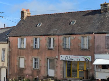 Immeuble a vendre Gourin 56110 Morbihan 189 m2  205300 euros