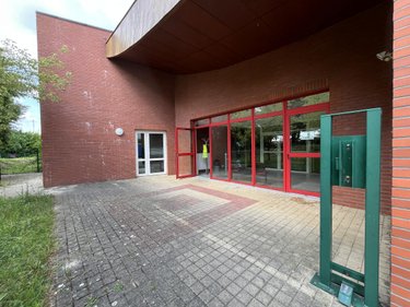 Fonds et murs commerciaux a vendre Laon 02000 Aisne 860 m2  1050000 euros