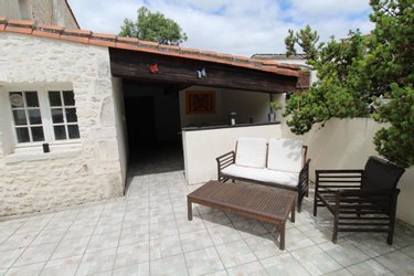 Maison a vendre Saintes 17100 Charente-Maritime 405 m2 11 pièces 592800 euros