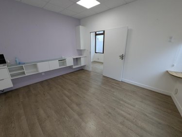 Fonds et murs commerciaux a vendre Chambéry 73000 Savoie 49 m2  182500 euros