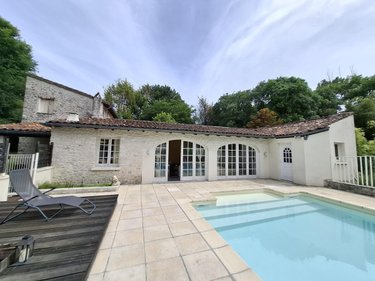 Maison a vendre Saintes 17100 Charente-Maritime 405 m2 11 pièces 500000 euros